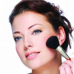 Mengaplikasikan Blush-On Sesuai Bentuk Wajah