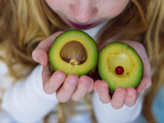 Manfaat Buah Alpukat untuk Anak-anak
