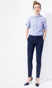 Padu padan pakaian warna biru muda dan navy blue