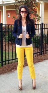 Kombinasi Navy Blue dan Kuning